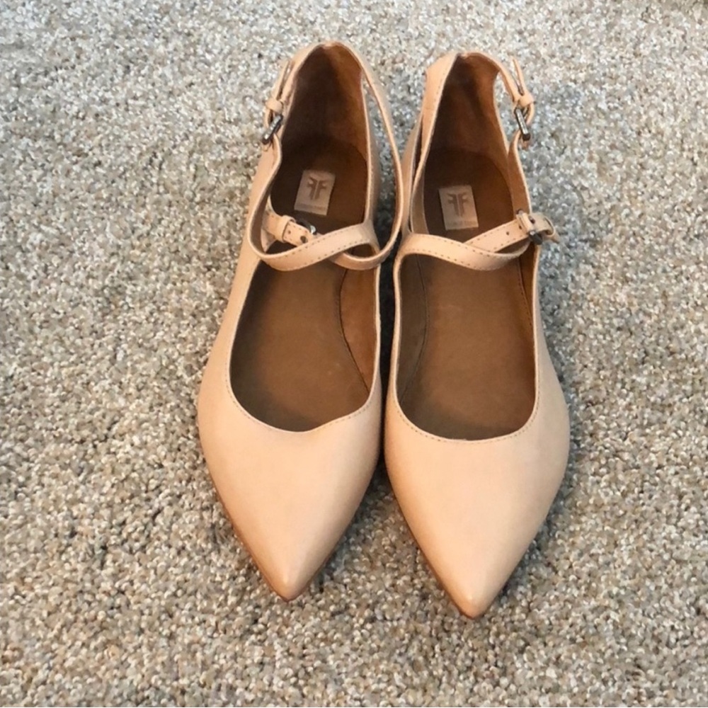 🍃FRYE SIENNA CROSS STRAP FLATS🍃